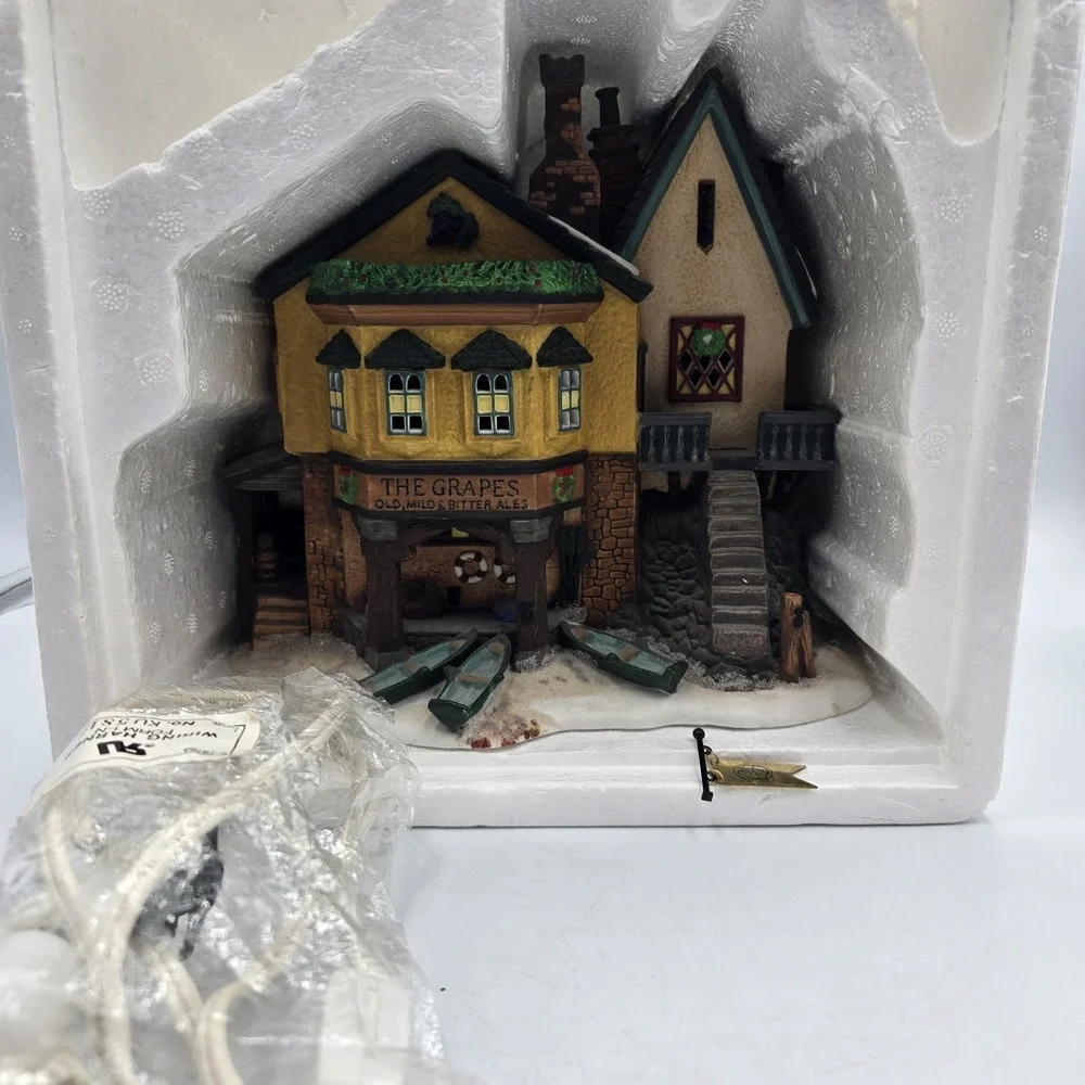 Dept 56 Dickens Village The Grapes Inn 1996 5th Edition Lighted w Box Euc Works
